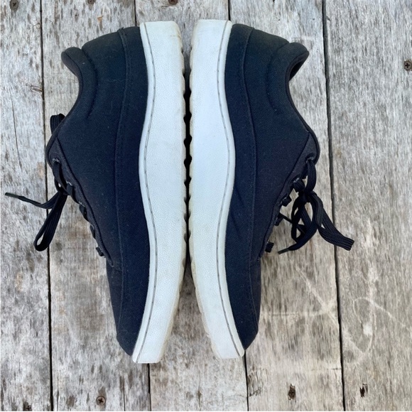 Allbirds women’s Black and White Organic Cotton Pacers Sneakers - Picture 9 of 11